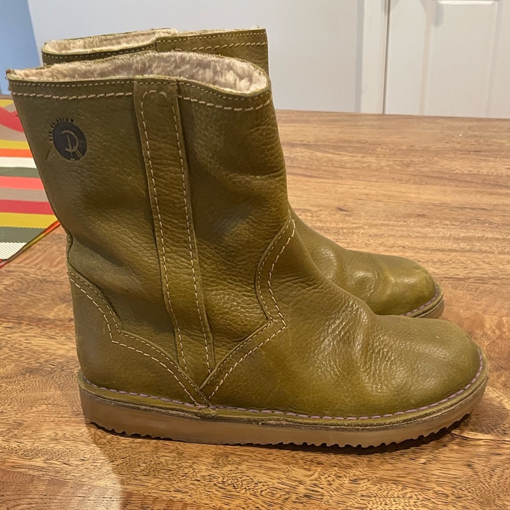 Red or Dead wool lined winter boots